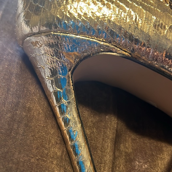 BCBGENERATION GOLD SNAKE SKIN BOOTS -8.  Slight scratch on right heel (last pic) - Picture 7 of 7